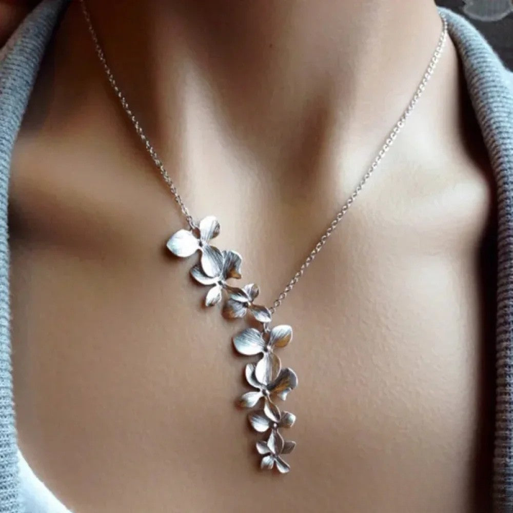 Quinn | Antique Silver Floral Necklace