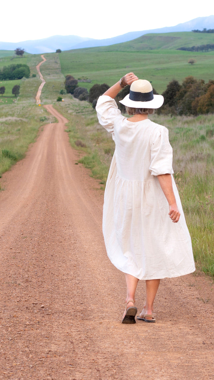 Isabella | Dress in Linen Sand