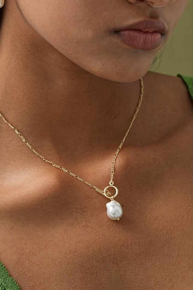 Necklace Elegant with Pearl Gold