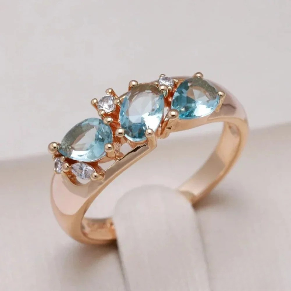 Kira | Gold ring with blue zirconsa