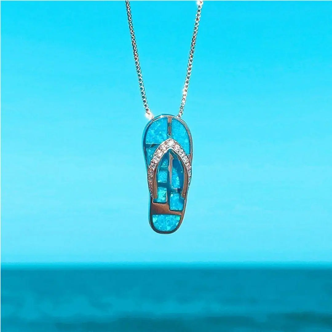 Necklace with Pendant Tongs in Silver with Opal Blue