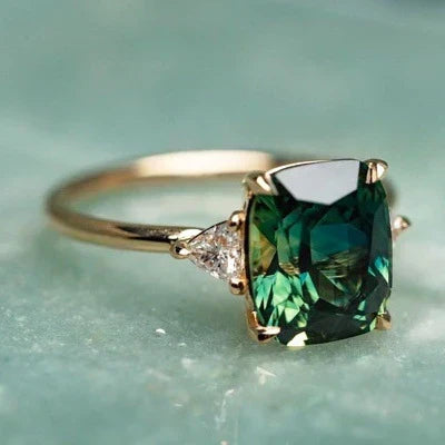 Gold Ring with Stone in Vintage Stile