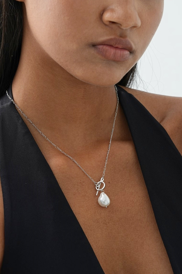 Necklace Elegant with Pearl Gold