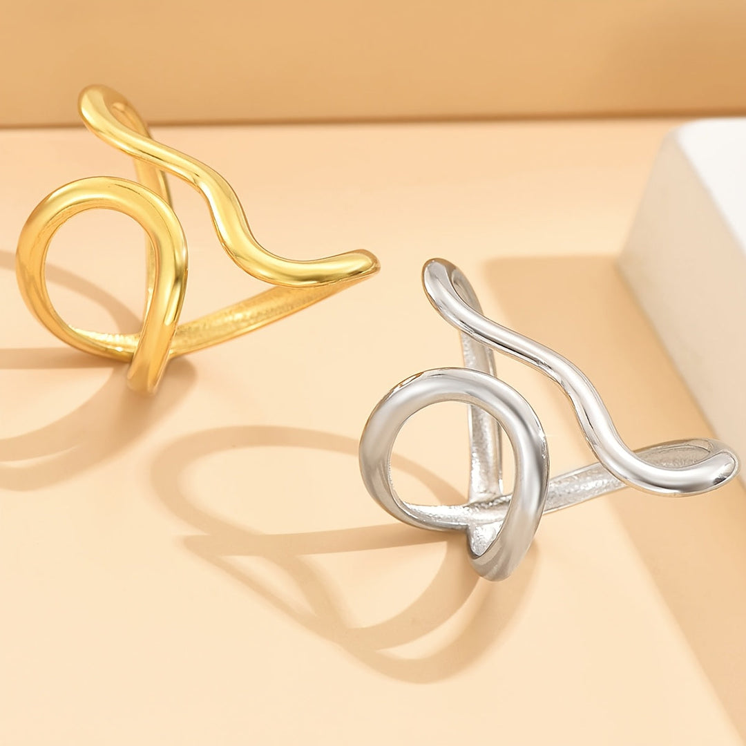 Chic Ring with Asymmetric Onda