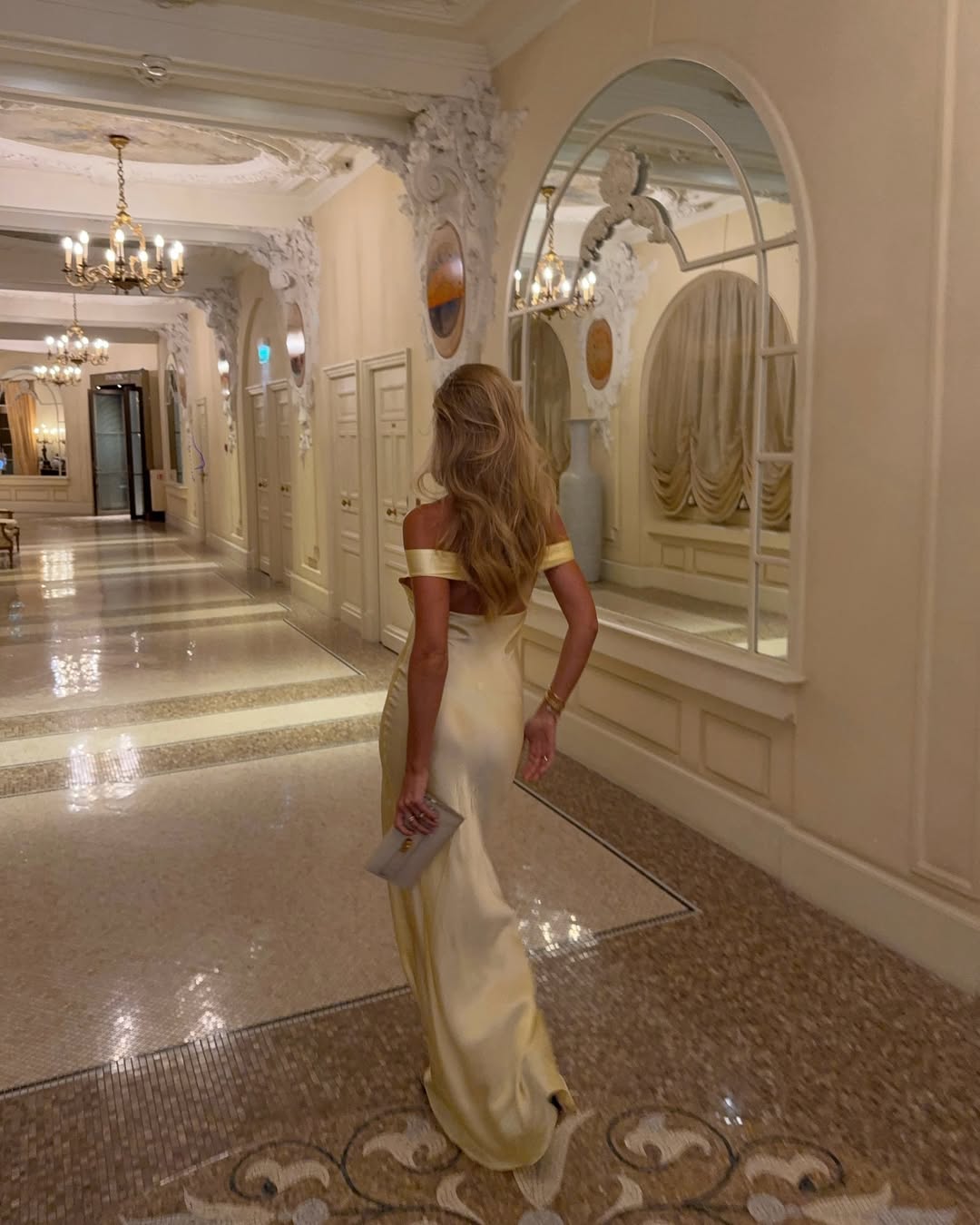 Alicia | Dress Maxi in Raso a Off-Shoulder