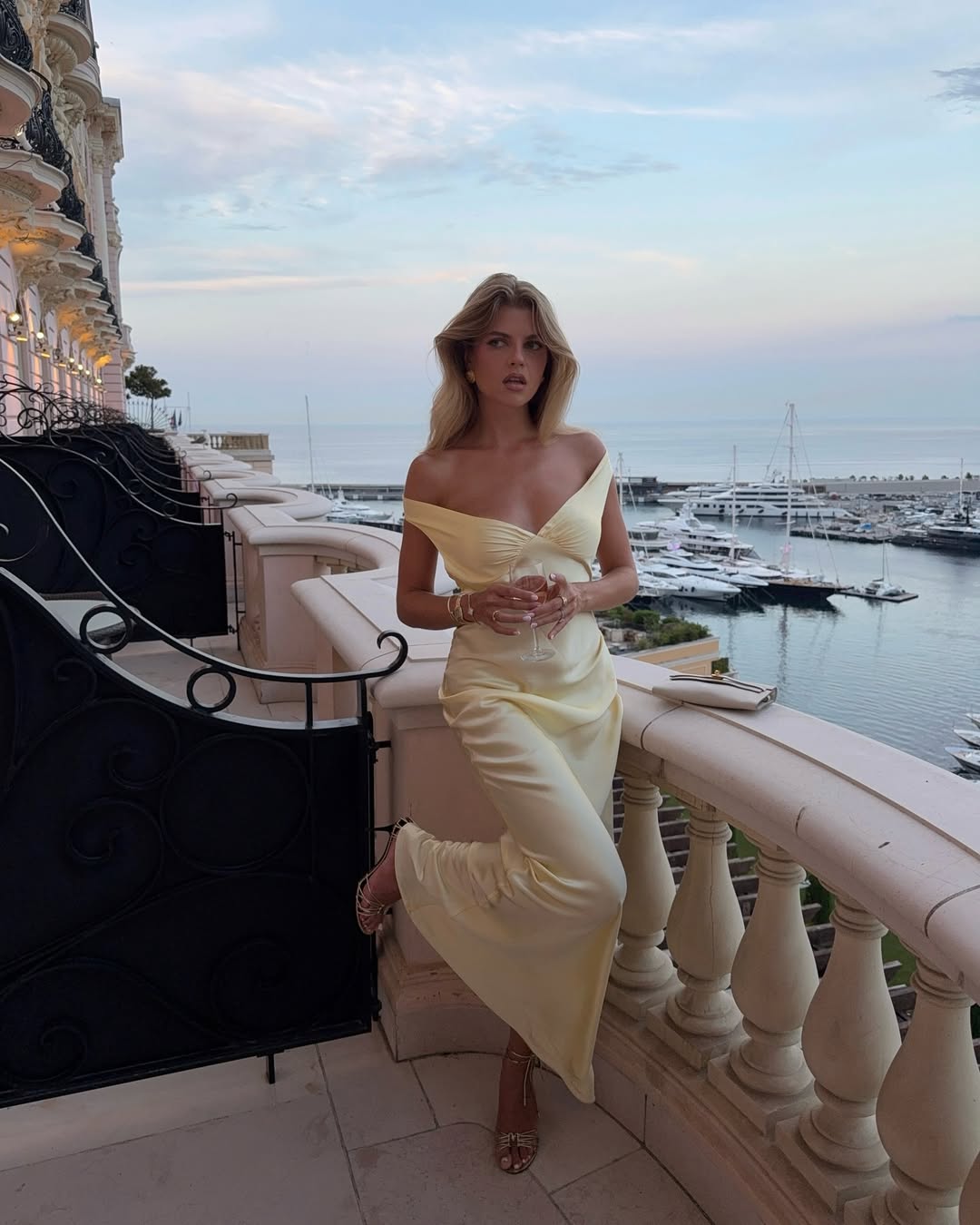 Alicia | Dress Maxi in Raso a Off-Shoulder