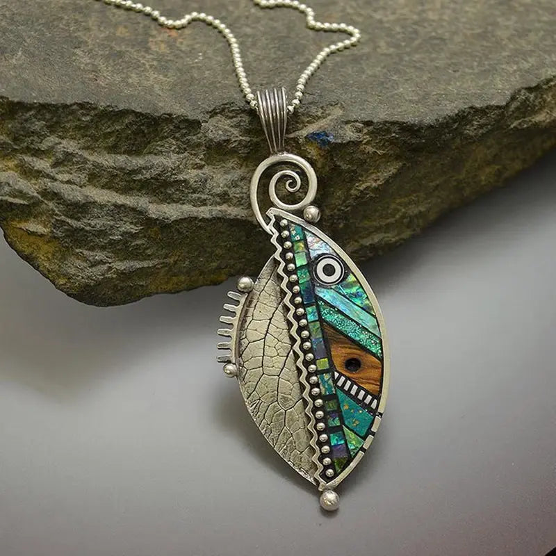 Necklace Vintage in Silver with Leaf Green & Crystals