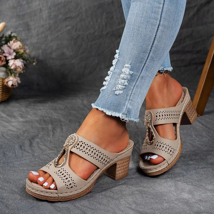 Lola | Simple Black Summer Sandals
