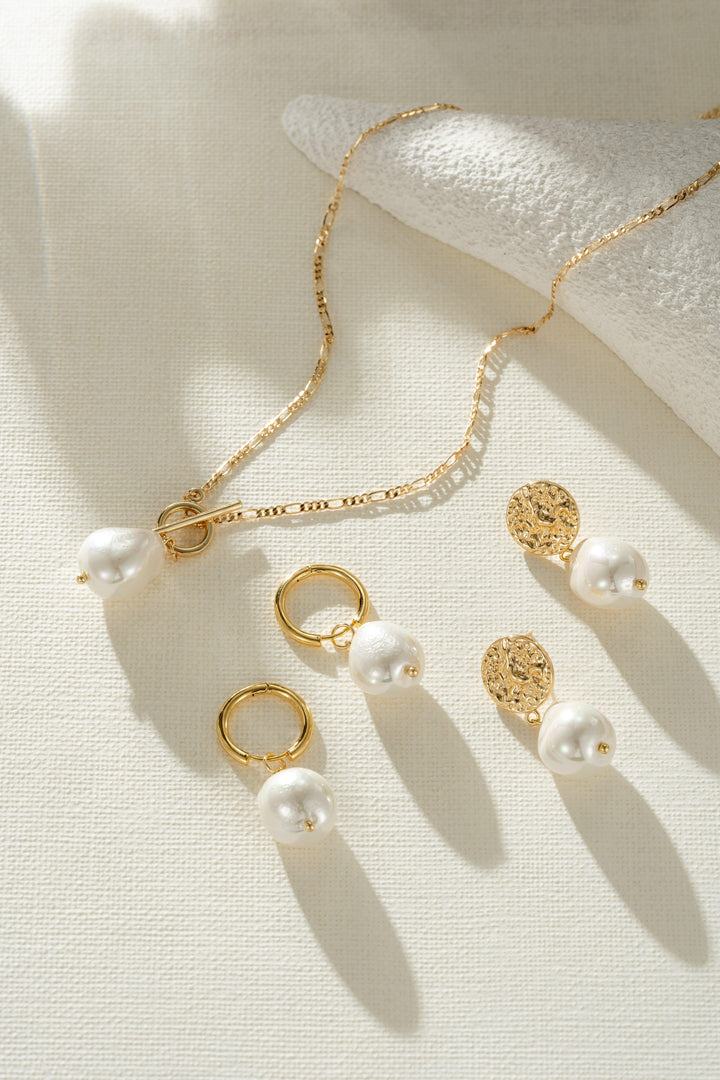 Necklace Elegant with Pearl Gold